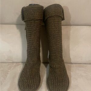 UGG Knit Tall Brown Boots With Three Buttons On The Side Size 9